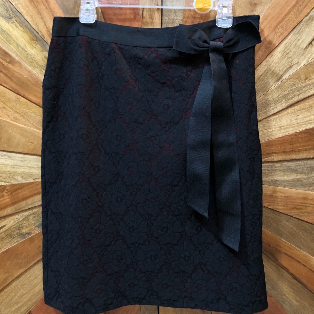 SANDRA Skirt w/black laced flowers & red underlay